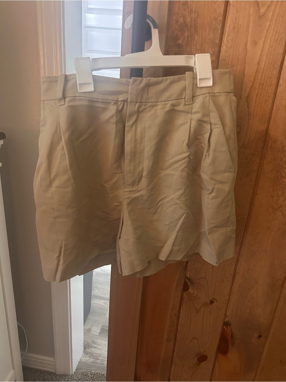 Madewell women’s Light Khaki high waisted shorts